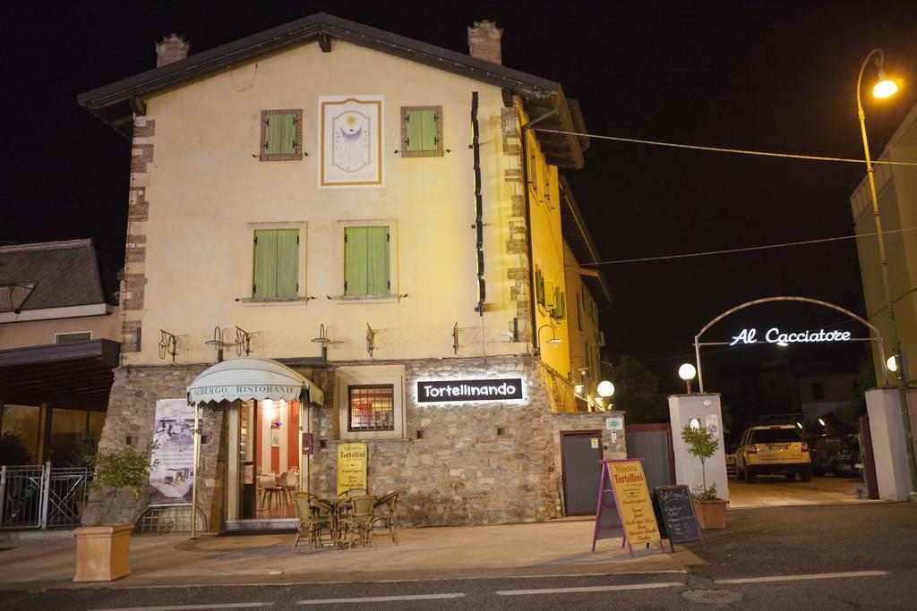 Albergo Al Cacciatore Tortellinando 明乔河畔的瓦雷奇奥 外观 照片