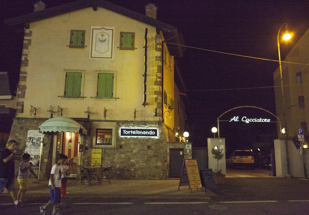 Albergo Al Cacciatore Tortellinando 明乔河畔的瓦雷奇奥 外观 照片