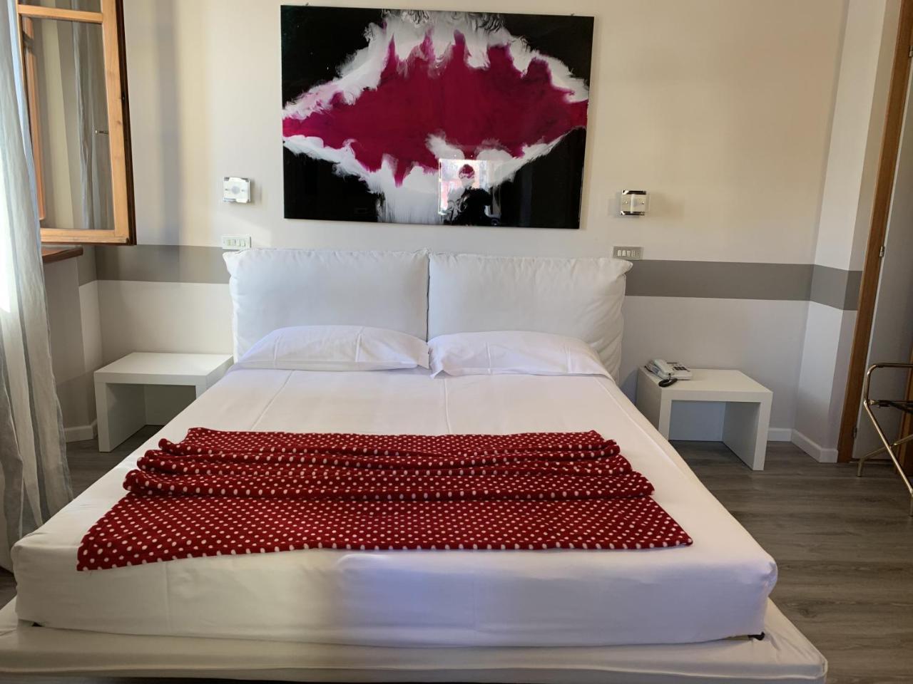 Albergo Al Cacciatore Tortellinando 明乔河畔的瓦雷奇奥 外观 照片